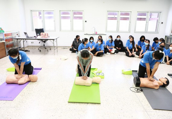 ภาพกิจกรรม  โปรแกรมวิชาสาธารณสุขศาสตร์ จัดกิจกรรมอบรมการช่วยเหลือผู้ป่วยฉุกเฉิน
