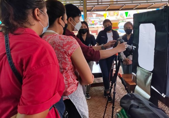 ภาพกิจกรรม  โปรแกรมวิชาวิทยาศาสตร์และเทคโนโลยีการอาหาร จัดอบรมเชิงปฏิบัติการ เรื่องเทคนิคการถ่ายภาพผลิตภัณฑ์เพื่อการโฆษณา