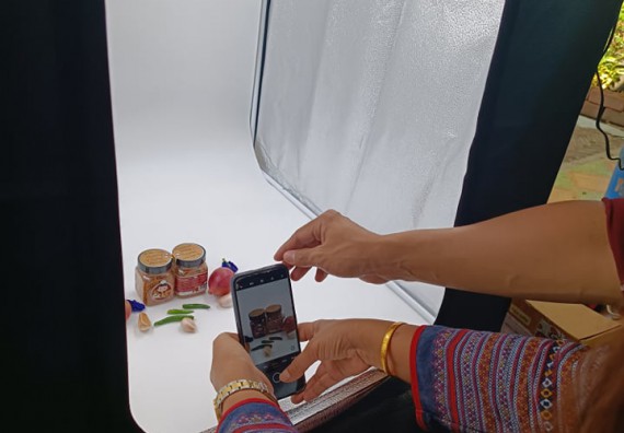 ภาพกิจกรรม  โปรแกรมวิชาวิทยาศาสตร์และเทคโนโลยีการอาหาร จัดอบรมเชิงปฏิบัติการ เรื่องเทคนิคการถ่ายภาพผลิตภัณฑ์เพื่อการโฆษณา