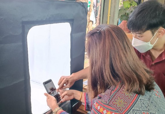 ภาพกิจกรรม  โปรแกรมวิชาวิทยาศาสตร์และเทคโนโลยีการอาหาร จัดอบรมเชิงปฏิบัติการ เรื่องเทคนิคการถ่ายภาพผลิตภัณฑ์เพื่อการโฆษณา