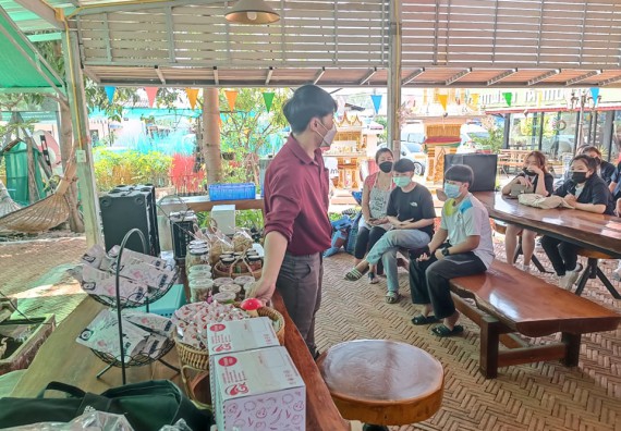 ภาพกิจกรรม  โปรแกรมวิชาวิทยาศาสตร์และเทคโนโลยีการอาหาร จัดอบรมเชิงปฏิบัติการ เรื่องเทคนิคการถ่ายภาพผลิตภัณฑ์เพื่อการโฆษณา