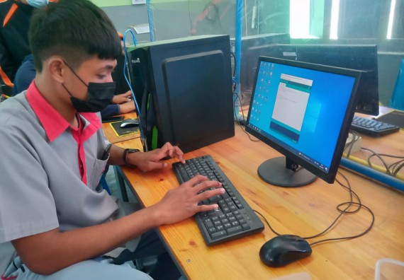 ภาพกิจกรรรม  โปรแกรมวิชาวิทยาการคอมพิวเตอร์และเทคโนโลยีสารสนเทศ จัดโครงการอบรม IoT พื้นฐานด้วยบอร์ด Arduino Uno