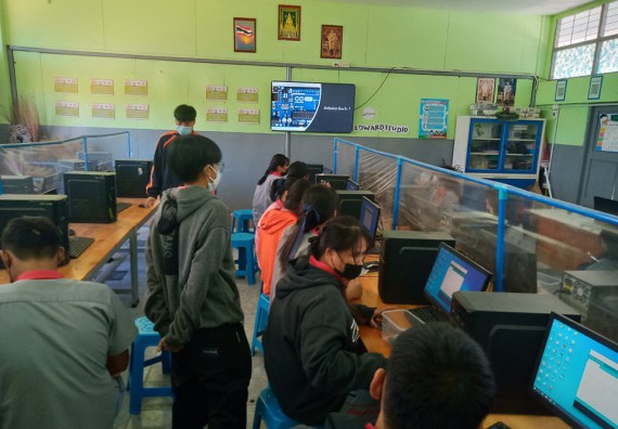 ภาพกิจกรรรม  โปรแกรมวิชาวิทยาการคอมพิวเตอร์และเทคโนโลยีสารสนเทศ จัดโครงการอบรม IoT พื้นฐานด้วยบอร์ด Arduino Uno
