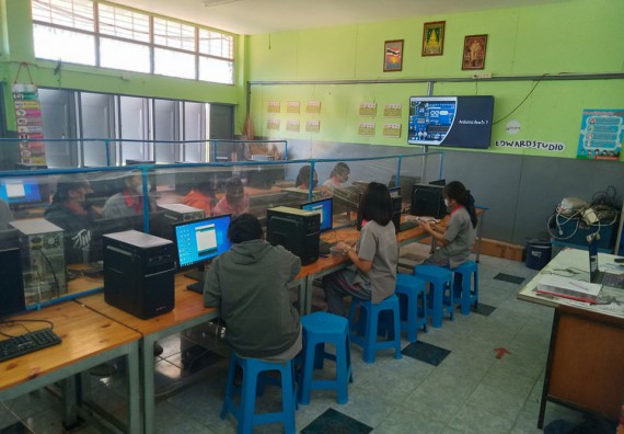 ภาพกิจกรรรม  โปรแกรมวิชาวิทยาการคอมพิวเตอร์และเทคโนโลยีสารสนเทศ จัดโครงการอบรม IoT พื้นฐานด้วยบอร์ด Arduino Uno