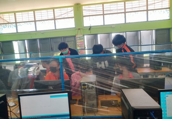 ภาพกิจกรรรม  โปรแกรมวิชาวิทยาการคอมพิวเตอร์และเทคโนโลยีสารสนเทศ จัดโครงการอบรม IoT พื้นฐานด้วยบอร์ด Arduino Uno