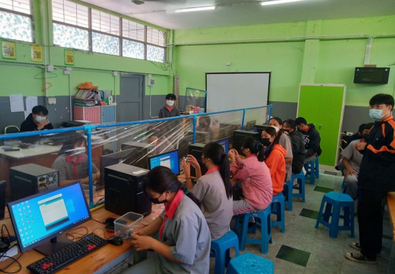 ภาพกิจกรรรม  โปรแกรมวิชาวิทยาการคอมพิวเตอร์และเทคโนโลยีสารสนเทศ จัดโครงการอบรม IoT พื้นฐานด้วยบอร์ด Arduino Uno