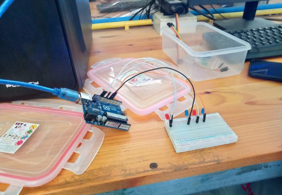 ภาพกิจกรรรม  โปรแกรมวิชาวิทยาการคอมพิวเตอร์และเทคโนโลยีสารสนเทศ จัดโครงการอบรม IoT พื้นฐานด้วยบอร์ด Arduino Uno