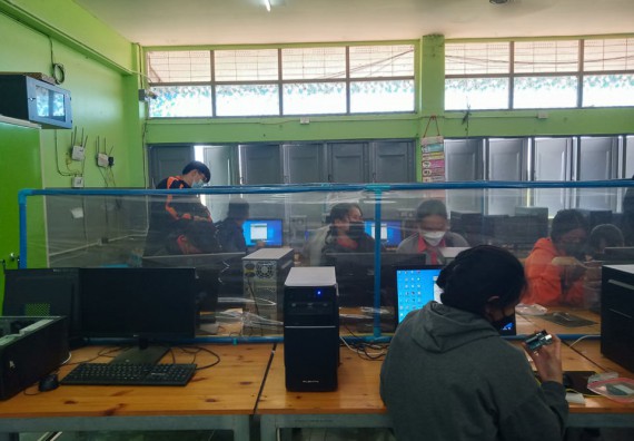 ภาพกิจกรรรม  โปรแกรมวิชาวิทยาการคอมพิวเตอร์และเทคโนโลยีสารสนเทศ จัดโครงการอบรม IoT พื้นฐานด้วยบอร์ด Arduino Uno