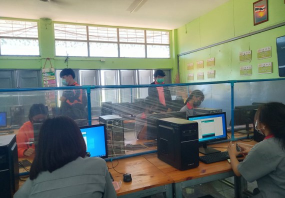 ภาพกิจกรรรม  โปรแกรมวิชาวิทยาการคอมพิวเตอร์และเทคโนโลยีสารสนเทศ จัดโครงการอบรม IoT พื้นฐานด้วยบอร์ด Arduino Uno