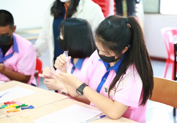 ภาพกิจกรรม  คณะวิทยาศาสตร์และเทคโนโลยี จัดค่ายวิทยาศาสตร์สัญจรโรงเรียนวังตะเคียนประชานุสรณ์