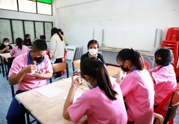 ภาพกิจกรรม  คณะวิทยาศาสตร์และเทคโนโลยี จัดค่ายวิทยาศาสตร์สัญจรโรงเรียนวังตะเคียนประชานุสรณ์