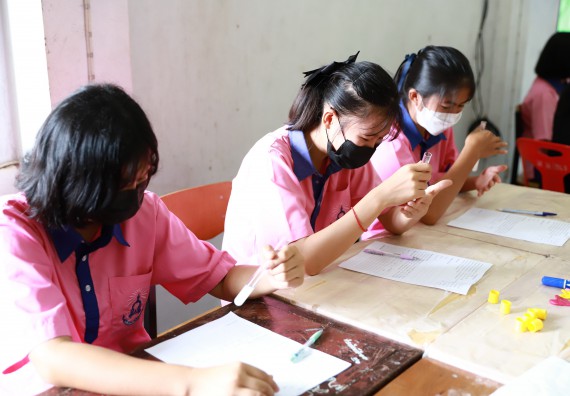 ภาพกิจกรรม  คณะวิทยาศาสตร์และเทคโนโลยี จัดค่ายวิทยาศาสตร์สัญจรโรงเรียนวังตะเคียนประชานุสรณ์