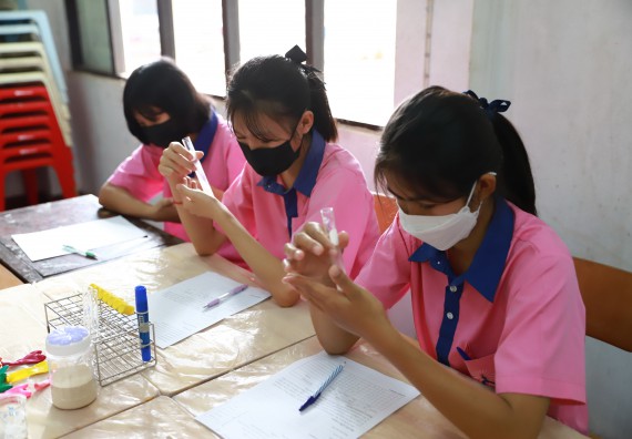 ภาพกิจกรรม  คณะวิทยาศาสตร์และเทคโนโลยี จัดค่ายวิทยาศาสตร์สัญจรโรงเรียนวังตะเคียนประชานุสรณ์