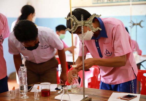 ภาพกิจกรรม  คณะวิทยาศาสตร์และเทคโนโลยี จัดค่ายวิทยาศาสตร์สัญจรโรงเรียนวังตะเคียนประชานุสรณ์