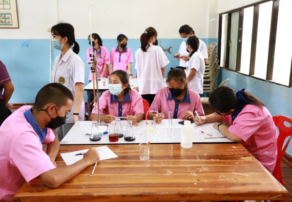 ภาพกิจกรรม  คณะวิทยาศาสตร์และเทคโนโลยี จัดค่ายวิทยาศาสตร์สัญจรโรงเรียนวังตะเคียนประชานุสรณ์