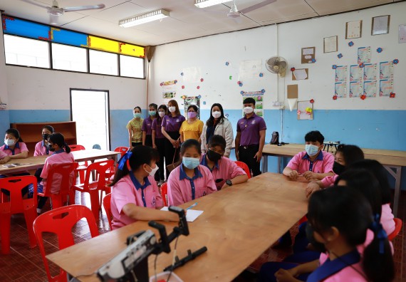 ภาพกิจกรรม  คณะวิทยาศาสตร์และเทคโนโลยี จัดค่ายวิทยาศาสตร์สัญจรโรงเรียนวังตะเคียนประชานุสรณ์