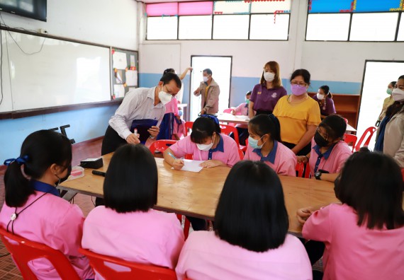 ภาพกิจกรรม  คณะวิทยาศาสตร์และเทคโนโลยี จัดค่ายวิทยาศาสตร์สัญจรโรงเรียนวังตะเคียนประชานุสรณ์