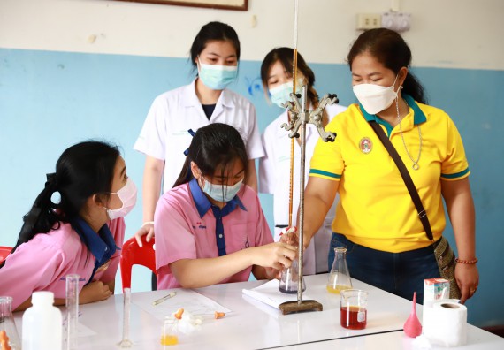 ภาพกิจกรรม  คณะวิทยาศาสตร์และเทคโนโลยี จัดค่ายวิทยาศาสตร์สัญจรโรงเรียนวังตะเคียนประชานุสรณ์