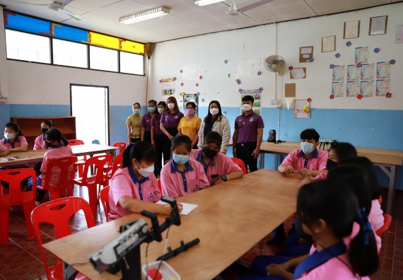 ภาพกิจกรรม  คณะวิทยาศาสตร์และเทคโนโลยี จัดค่ายวิทยาศาสตร์สัญจรโรงเรียนวังตะเคียนประชานุสรณ์