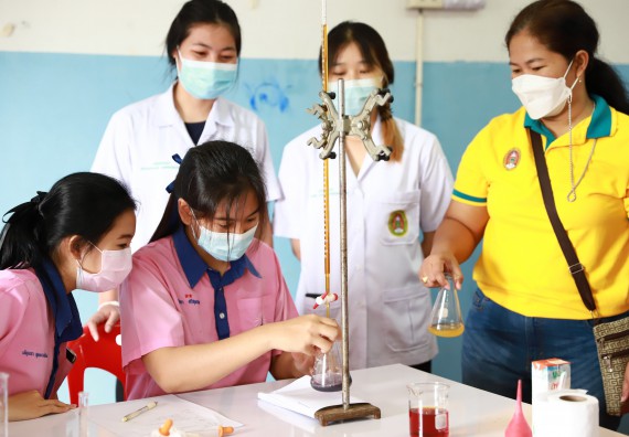 ภาพกิจกรรม  คณะวิทยาศาสตร์และเทคโนโลยี จัดค่ายวิทยาศาสตร์สัญจรโรงเรียนวังตะเคียนประชานุสรณ์
