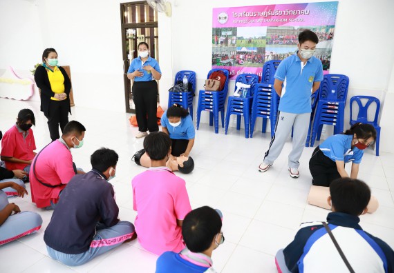 ภาพกิจกรรม  คณะวิทยาศาสตร์และเทคโนโลยี จัดค่ายวิทยาศาสตร์สัญจรโรงเรียนราษฎร์ปรีชาวิทยาคม