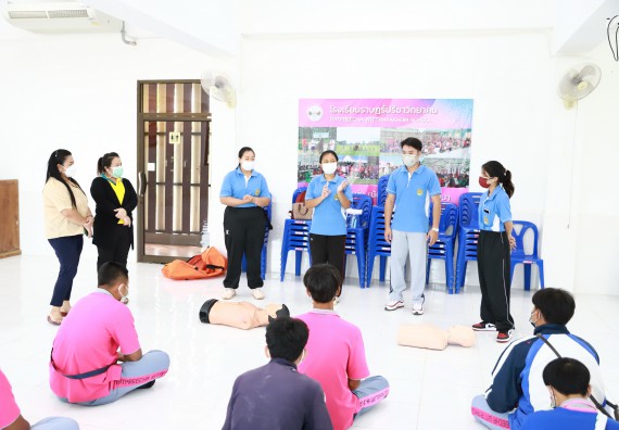 ภาพกิจกรรม  คณะวิทยาศาสตร์และเทคโนโลยี จัดค่ายวิทยาศาสตร์สัญจรโรงเรียนราษฎร์ปรีชาวิทยาคม