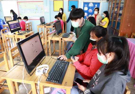 ภาพกิจกรรม  คณะวิทยาศาสตร์และเทคโนโลยี จัดค่ายวิทยาศาสตร์สัญจรโรงเรียนราษฎร์ปรีชาวิทยาคม