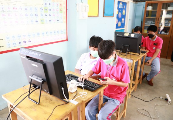 ภาพกิจกรรม  คณะวิทยาศาสตร์และเทคโนโลยี จัดค่ายวิทยาศาสตร์สัญจรโรงเรียนราษฎร์ปรีชาวิทยาคม