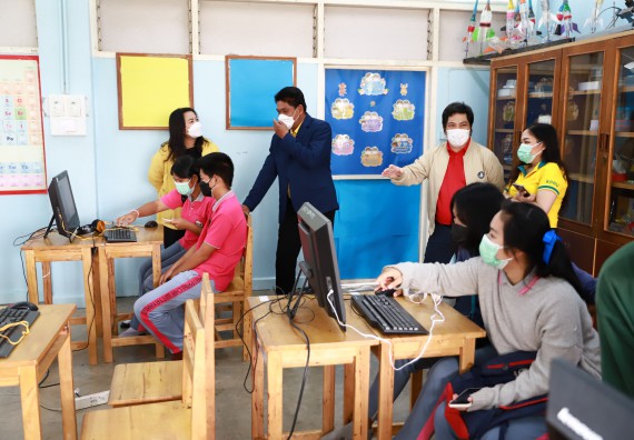 ภาพกิจกรรม  คณะวิทยาศาสตร์และเทคโนโลยี จัดค่ายวิทยาศาสตร์สัญจรโรงเรียนราษฎร์ปรีชาวิทยาคม