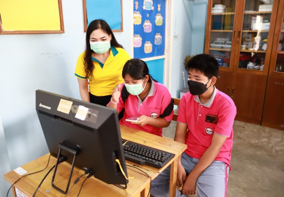 ภาพกิจกรรม  คณะวิทยาศาสตร์และเทคโนโลยี จัดค่ายวิทยาศาสตร์สัญจรโรงเรียนราษฎร์ปรีชาวิทยาคม