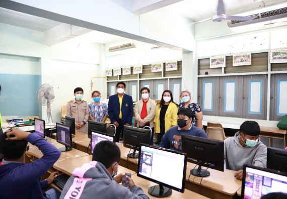 ภาพกิจกรรม  คณะวิทยาศาสตร์และเทคโนโลยี จัดค่ายวิทยาศาสตร์สัญจรโรงเรียนราษฎร์ปรีชาวิทยาคม