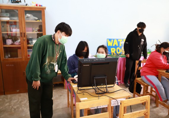 ภาพกิจกรรม  คณะวิทยาศาสตร์และเทคโนโลยี จัดค่ายวิทยาศาสตร์สัญจรโรงเรียนราษฎร์ปรีชาวิทยาคม