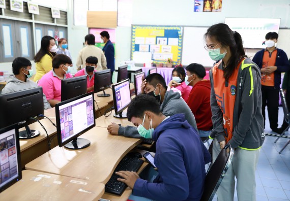 ภาพกิจกรรม  คณะวิทยาศาสตร์และเทคโนโลยี จัดค่ายวิทยาศาสตร์สัญจรโรงเรียนราษฎร์ปรีชาวิทยาคม