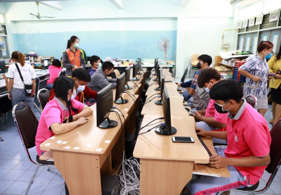 ภาพกิจกรรม  คณะวิทยาศาสตร์และเทคโนโลยี จัดค่ายวิทยาศาสตร์สัญจรโรงเรียนราษฎร์ปรีชาวิทยาคม