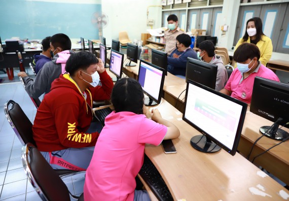 ภาพกิจกรรม  คณะวิทยาศาสตร์และเทคโนโลยี จัดค่ายวิทยาศาสตร์สัญจรโรงเรียนราษฎร์ปรีชาวิทยาคม