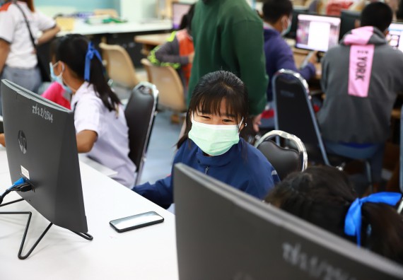 ภาพกิจกรรม  คณะวิทยาศาสตร์และเทคโนโลยี จัดค่ายวิทยาศาสตร์สัญจรโรงเรียนราษฎร์ปรีชาวิทยาคม