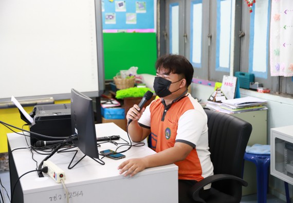 ภาพกิจกรรม  คณะวิทยาศาสตร์และเทคโนโลยี จัดค่ายวิทยาศาสตร์สัญจรโรงเรียนราษฎร์ปรีชาวิทยาคม