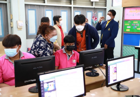 ภาพกิจกรรม  คณะวิทยาศาสตร์และเทคโนโลยี จัดค่ายวิทยาศาสตร์สัญจรโรงเรียนราษฎร์ปรีชาวิทยาคม