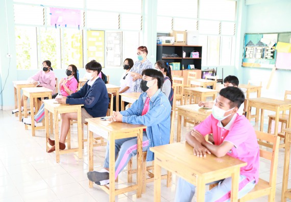 ภาพกิจกรรม  คณะวิทยาศาสตร์และเทคโนโลยี จัดค่ายวิทยาศาสตร์สัญจรโรงเรียนราษฎร์ปรีชาวิทยาคม