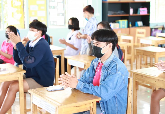 ภาพกิจกรรม  คณะวิทยาศาสตร์และเทคโนโลยี จัดค่ายวิทยาศาสตร์สัญจรโรงเรียนราษฎร์ปรีชาวิทยาคม