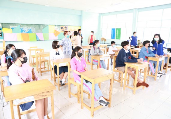 ภาพกิจกรรม  คณะวิทยาศาสตร์และเทคโนโลยี จัดค่ายวิทยาศาสตร์สัญจรโรงเรียนราษฎร์ปรีชาวิทยาคม