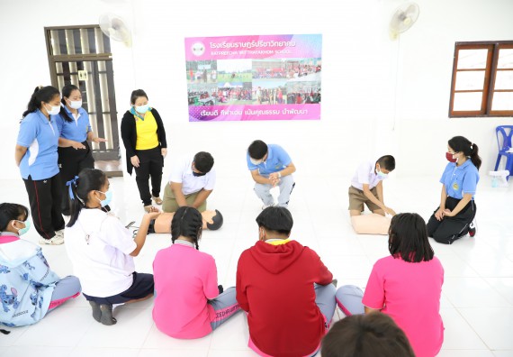 ภาพกิจกรรม  คณะวิทยาศาสตร์และเทคโนโลยี จัดค่ายวิทยาศาสตร์สัญจรโรงเรียนราษฎร์ปรีชาวิทยาคม