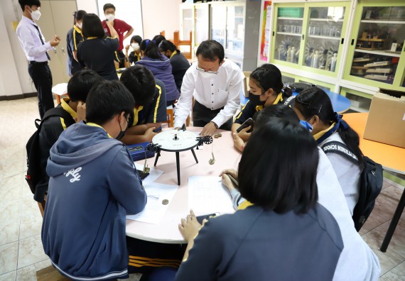 ภาพกิจกรรม  คณะวิทยาศาสตร์และเทคโนโลยี จัดค่ายวิทยาศาสตร์สัญจรโรงเรียนเรืองวิทย์พิทยาคม