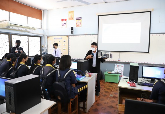 ภาพกิจกรรม  คณะวิทยาศาสตร์และเทคโนโลยี จัดค่ายวิทยาศาสตร์สัญจรโรงเรียนเรืองวิทย์พิทยาคม