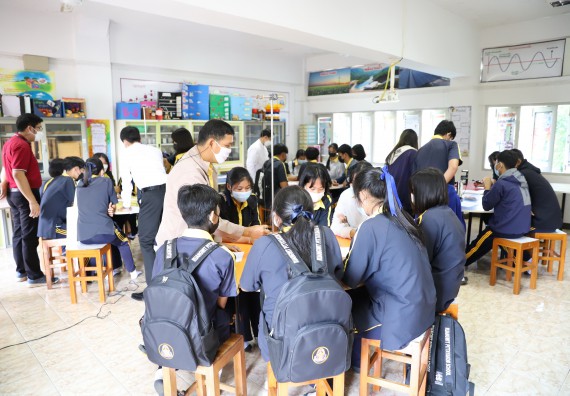 ภาพกิจกรรม  คณะวิทยาศาสตร์และเทคโนโลยี จัดค่ายวิทยาศาสตร์สัญจรโรงเรียนเรืองวิทย์พิทยาคม