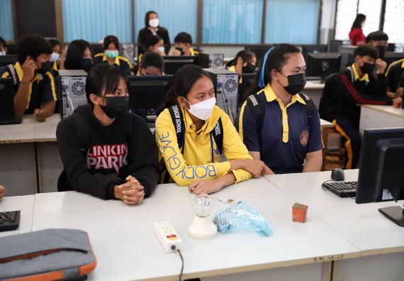 ภาพกิจกรรม  คณะวิทยาศาสตร์และเทคโนโลยี จัดค่ายวิทยาศาสตร์สัญจรโรงเรียนเรืองวิทย์พิทยาคม