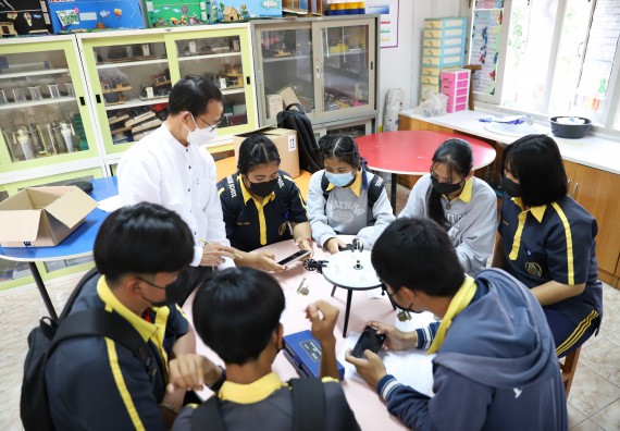 ภาพกิจกรรม  คณะวิทยาศาสตร์และเทคโนโลยี จัดค่ายวิทยาศาสตร์สัญจรโรงเรียนเรืองวิทย์พิทยาคม