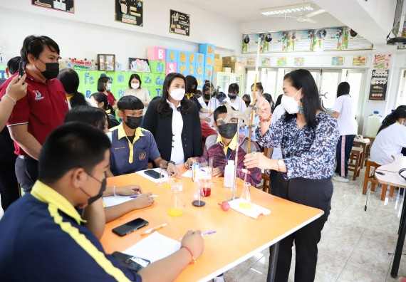 ภาพกิจกรรม  คณะวิทยาศาสตร์และเทคโนโลยี จัดค่ายวิทยาศาสตร์สัญจรโรงเรียนเรืองวิทย์พิทยาคม