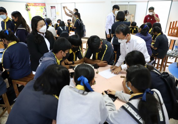 ภาพกิจกรรม  คณะวิทยาศาสตร์และเทคโนโลยี จัดค่ายวิทยาศาสตร์สัญจรโรงเรียนเรืองวิทย์พิทยาคม