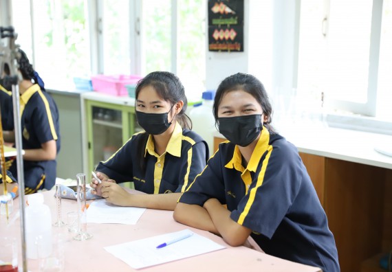 ภาพกิจกรรม  คณะวิทยาศาสตร์และเทคโนโลยี จัดค่ายวิทยาศาสตร์สัญจรโรงเรียนเรืองวิทย์พิทยาคม